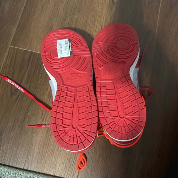 Off-White x Dunk ‘University Red’
Size 11 - Picture 5 of 8